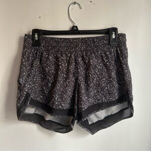 Athleta Printed Mesh Racer Run 4” Shorts Size Small